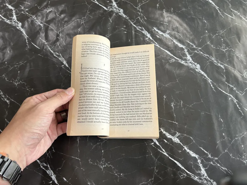 Eat Pray Love: One Woman's Search for Everything Across Italy. India and Indonesia [internation Al Export Edition] listing photo 2