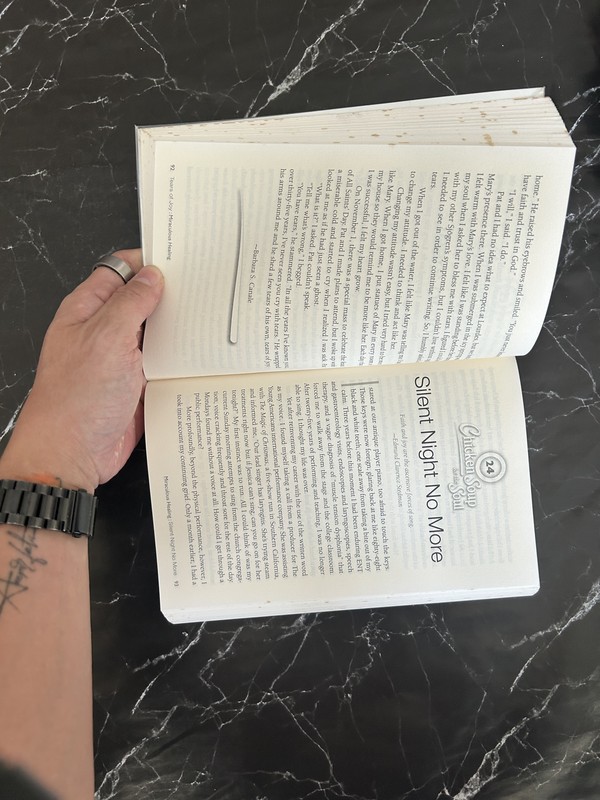 Chicken Soup for the Soul: Hope & Miracles: 101 Inspirational Stories of Faith, Answered Prayers, and Divine Intervention listing photo 2